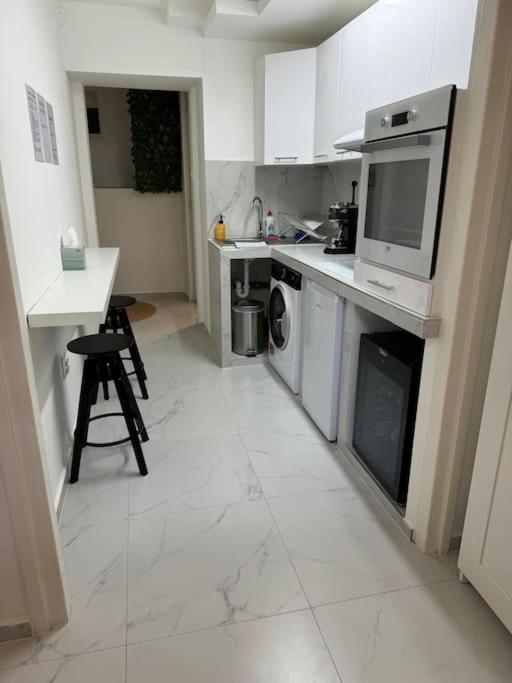New Downtown With Hydromassage Shower, Terrace & Ac Budapeste