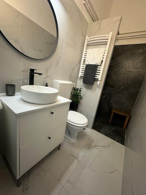 New Downtown With Hydromassage Shower, Terrace & Ac Apartamento