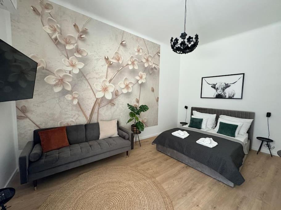 New Downtown With Hydromassage Shower, Terrace & Ac Apartamento Budapeste