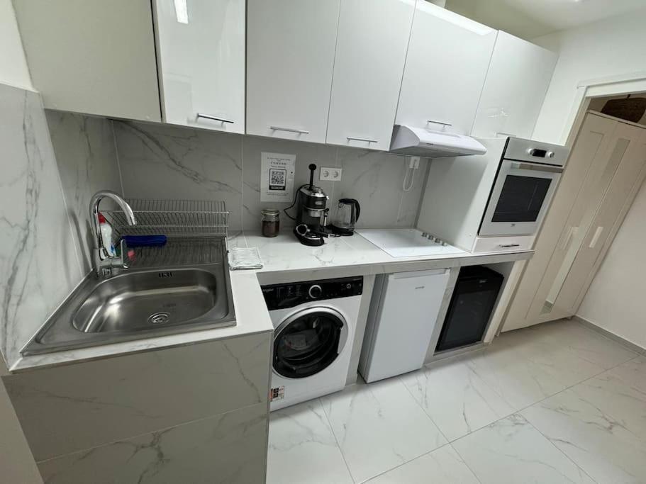 Apartamento New Downtown With Hydromassage Shower, Terrace & Ac Budapeste