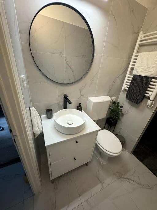 New Downtown With Hydromassage Shower, Terrace & Ac Budapeste